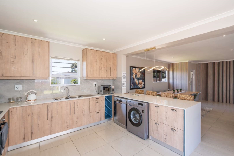 3 Bedroom Property for Sale in Middedorp Western Cape